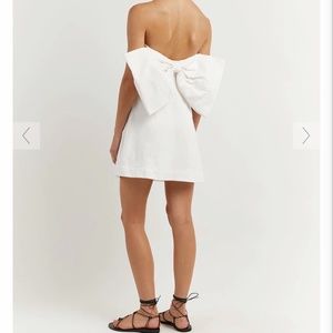 Dissh Aisle White Linen Back Bow Dress